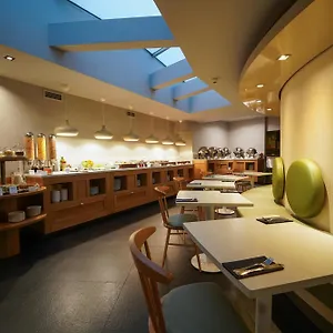 987 Design 4* Praga